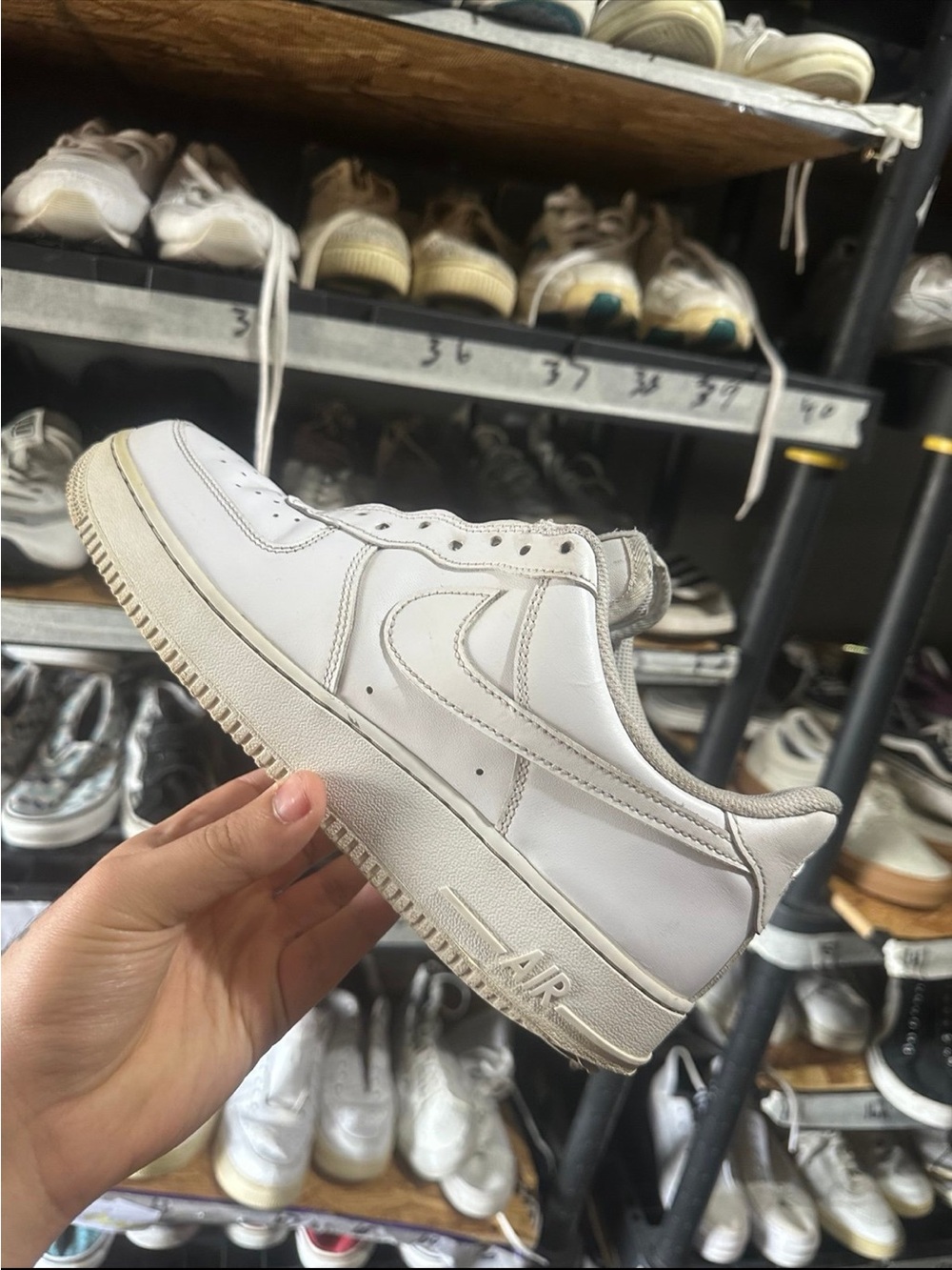 Af1 comes with laces!